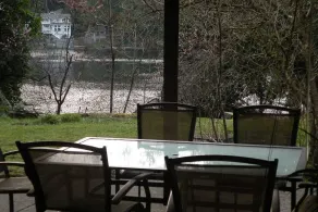 Haus am Wasser an einem ruhigen See - Image 5