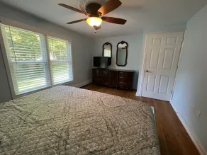 Beautiful 3 BR Full House w/ King Bed & Pool Table on Dead End 5 min from town! - Image 4