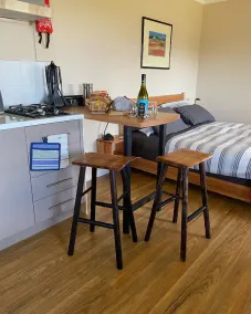Ironbark cabin, a tranquil secluded getaway between Daylesford and Kyneton. - Image 2