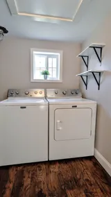 The Sycamore Cottage - 2 BR & 1.5 Bath - Hot Tub - Steps to Downtown - Image 3