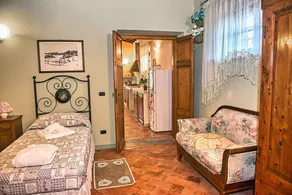 Apartment 'Holiday Home In Tuscany' with Mountain View, Private Terrace and Wi-Fi - Image 5