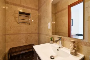 Beautiful and spacious house in the center 50 meters from the beach - Image 5