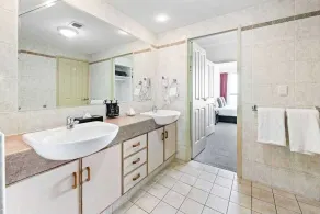 Holiday Holiday Sun City Apartments - Image 4