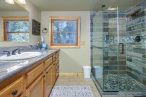 Hilltop Log Cabin On 4.5 Acres. Panoramic Views, Clean and Pet Friendly - Image 4