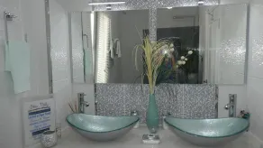 Hervorragend ausgestattet, Villa mit Bar, eigener Pool- und Meerblick, WLAN. - Image 2