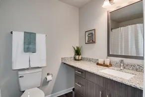 The Georgia: King Bed - Fast Wifi - Bedroom TV - Kitchen - Washer/Dryer - Image 3