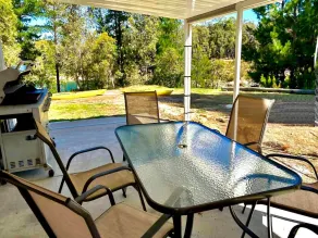 Lakehouse with private lake access and beach - Image 5