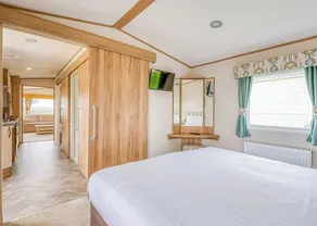 Comfortable spacious caravan with one double and one twin. - Image 4