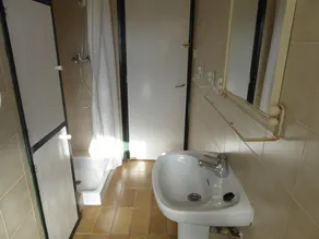 Appartement lumineux avec terrasse et parking à 300m de la plage - Image 3