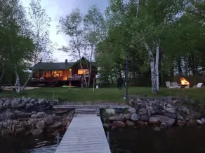 Cozy retreat on TWO Lakes for the price of one! 4 beds 3 baths + sauna - Image 2