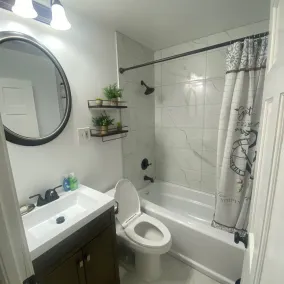 3 Bedroom 1.5 Bath home minutes from Boston!! Beautifully decorated and cozy. - Image 4