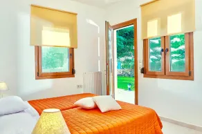 Villa Karteros with private swimming pool - Image 3