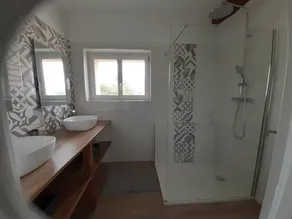 Belle maison en pierre avec cheminée et piscine - Image 2