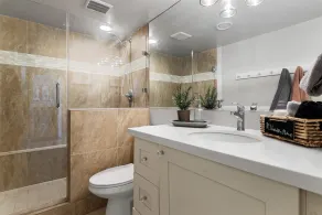 Scott Place - Amazing location, heated pool, vibrant space awaits! - Image 4