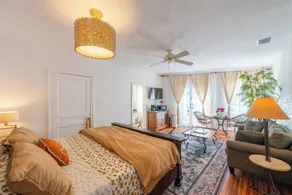 Balcony Studio, Historic & Highly Walkable nestled between High-End Residential - Image 5