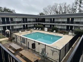 Dogwood Inn And Suites - Image 5
