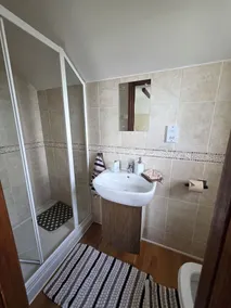 gîte de caractère accueillant avec jardin clos et vue - Image 3