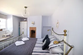 17 MILL GREEN, pet friendly, country holiday cottage in Lyme Regis - Image 3