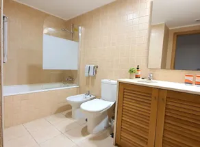 T1 Cozy Beachfront Apartment 'Free Wi-Fi' - Image 3