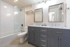 Deluxe Suite,1 Queen Bed (Paris) - Image 2