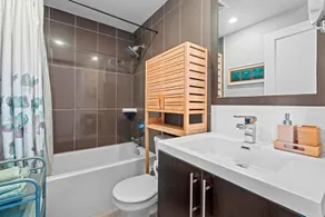 Modern 2Bd 2Ba Skyscraper Free parking - Image 2