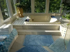 Monet HoneymoonSuite in villa.Elegant Lrg 2rm w/balcony, jacuzzi n phenom.view. - Image 4