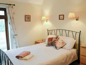 2 bedroom accommodation in East Tytherton, Chippenham - Image 3