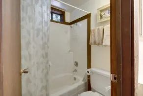 Barking Pine Cabin - private BEACH access, sunny location - Image 4