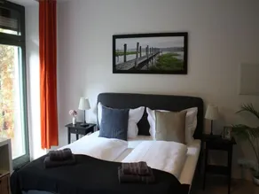 Apartment-Ensuite with Shower-Terrace near Bayerischer - Image 3