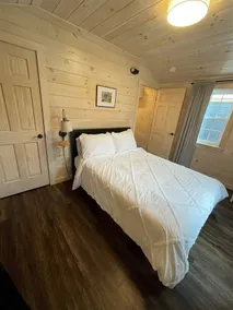 Hummingbird Limit 3 1 Bedroom Cabin - Image 5