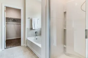 Waterfront,4bedroom,2bath,King Bed,separate shower - Image 4