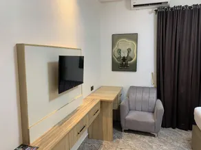 Julicis Hotels And Suites - Image 2
