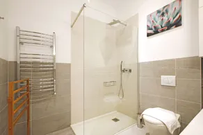 Reina Sofía Boutique - MadFlats Collection - Image 4