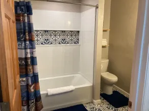 Guest House with Private Hot Tub, Shared Pool, and Walk to Town - Image 2