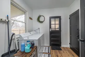 Single level, close to airport, WiFi, pet friendly - Image 2