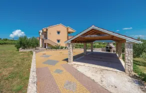 Eight-Bedroom Holiday Home In Pasman - Image 2