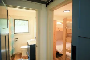 3 værelses hytte med privat adgang til 2000 fods flodfront - Image 4