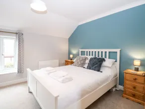 3 The Cottages - Image 3