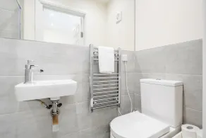 Stunning, Modern, Spacious Flat with Free Parking, Rural - Image 4