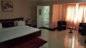 Top-Notch Suites and Apartments - Image 3