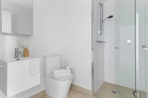 Spacious 2BR City Apt Panoramic Views & Parking - Image 3