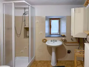 Cosy apartment for 5 guests with TV and pets allowed, close to Aosta - Image 2