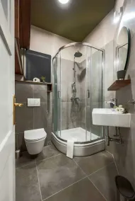 Green, Deluxe Two Bedroom Suite - Image 3