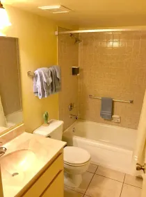 Gemütliche Wohnung in Chandler, ganze Einheit für sich mit Balkon in Wohnanlage. - Image 3