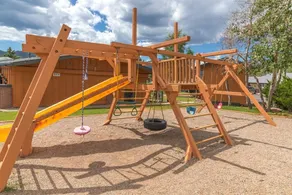 Charming 2 Bedroom w/ Private Hot Tub and Mountain views! - Image 2