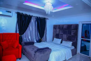 A Cosy 5 bedroom, 2 living-room 2 kitchen and 6 bathroom available for short let - Image 5