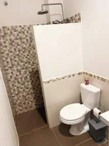 Maison Orchidée : Un refuge confortable pour les familles dans un cadre serein - Image 3