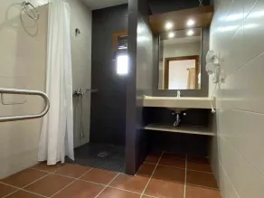 Apartamento con Doble Entrada y Piscina Compartida en el Palmar - Image 5
