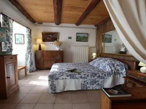 Gîte chaleureux entre festivals, nature et confort avec wifi à Jullianges - Image 4