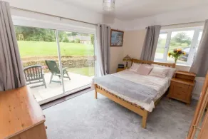 Spacious Family Bungalow with Oak Garden Room - Image 4